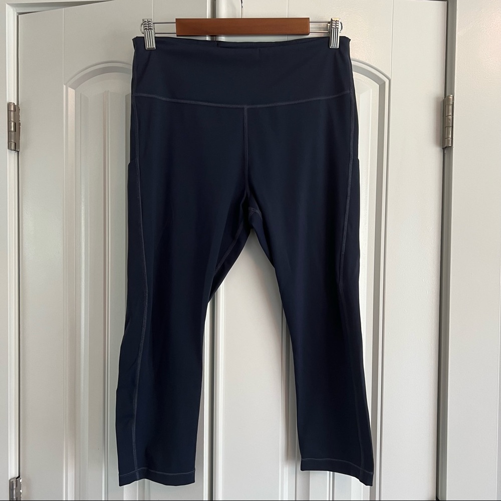 Navy Athleta Ultimate Stash Pocket Capri Leggings - Size L